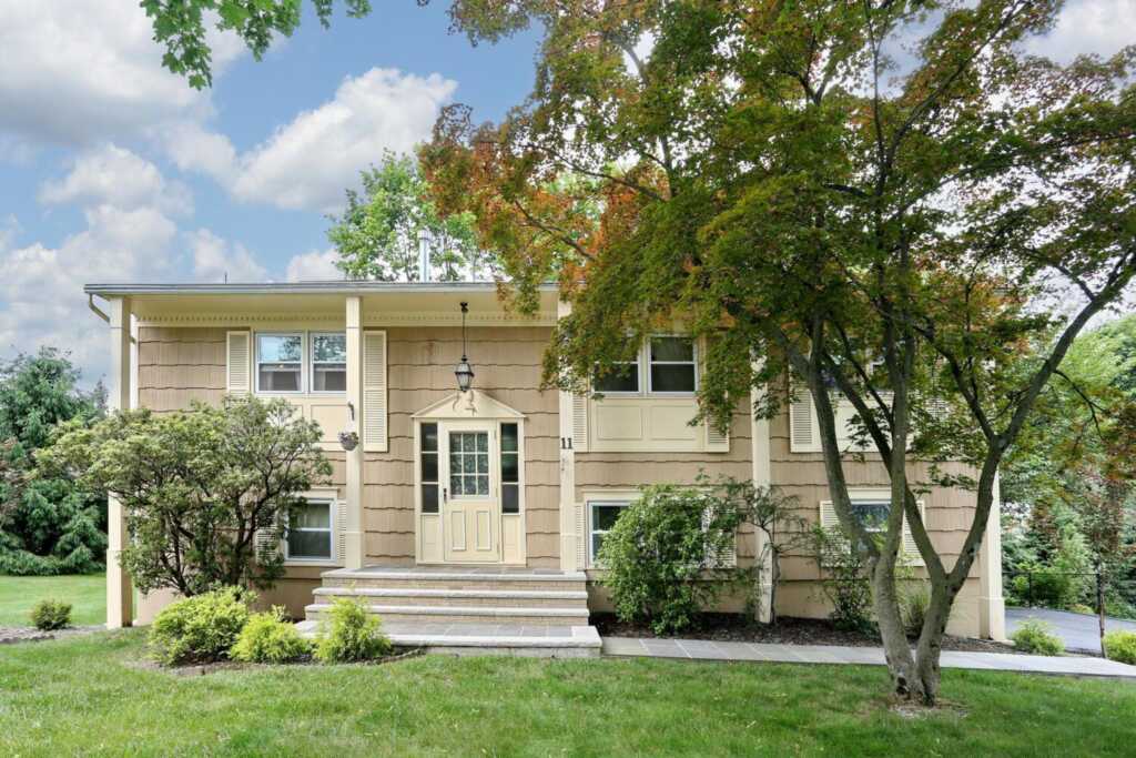 11 Claremont Lane, Suffern, NY 10901