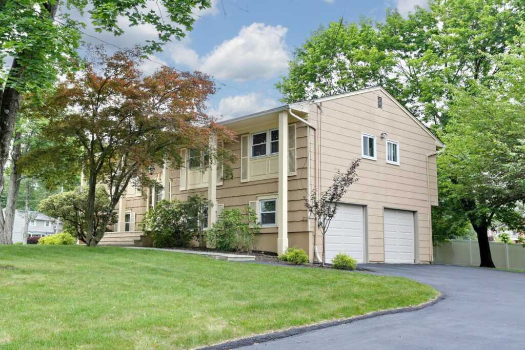 11 Claremont Lane, Suffern, NY 10901 - Photo 3 of 43