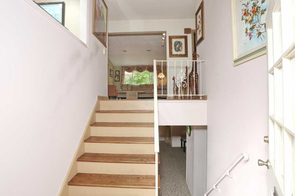 11 Claremont Lane, Suffern, NY 10901 - Photo 4 of 43