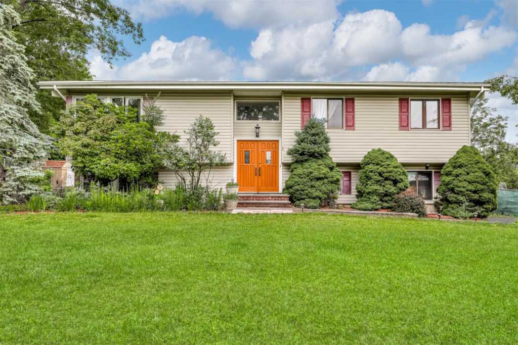 1 Florence Court, Valley Cottage, NY 10989