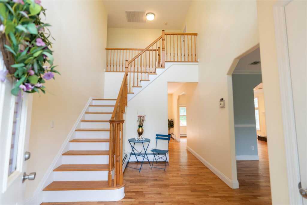 435 Storms Road, Valley Cottage, NY 10989 - Photo 2 of 40