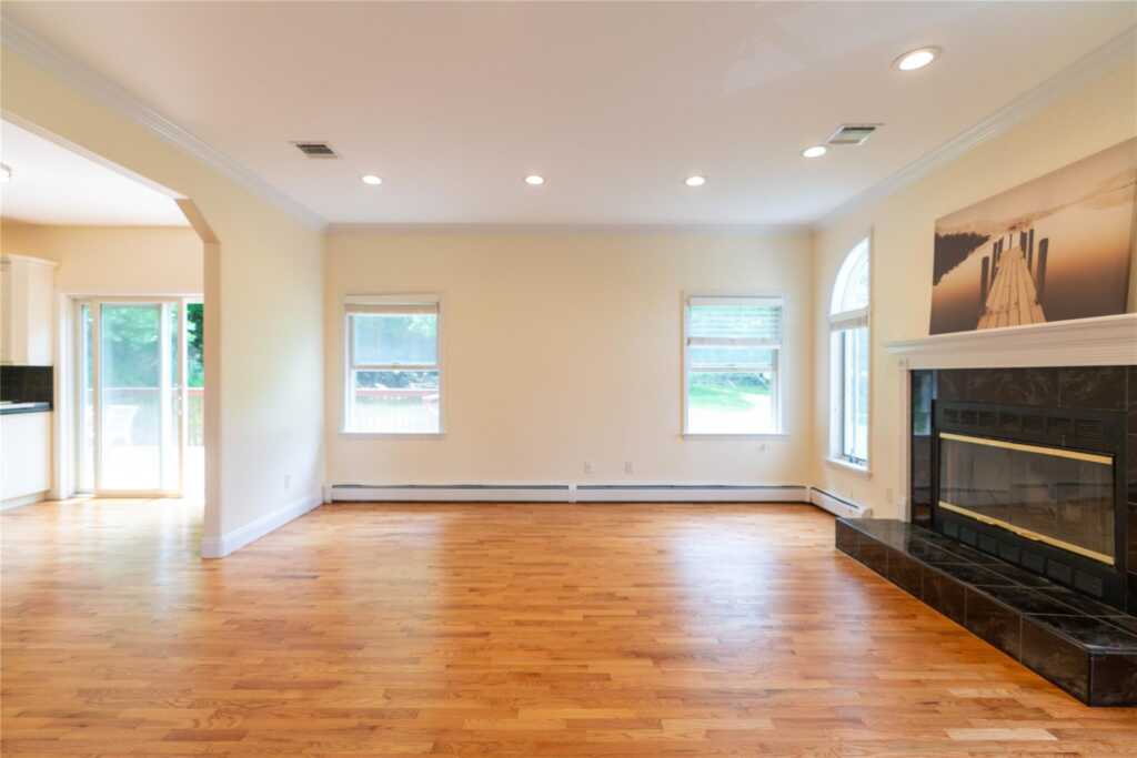 435 Storms Road, Valley Cottage, NY 10989 - Photo 8 of 40