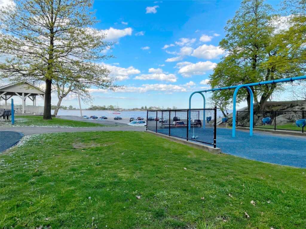 25 Acacia, Unit #2, New Rochelle, NY 10805 - Photo 27 of 28