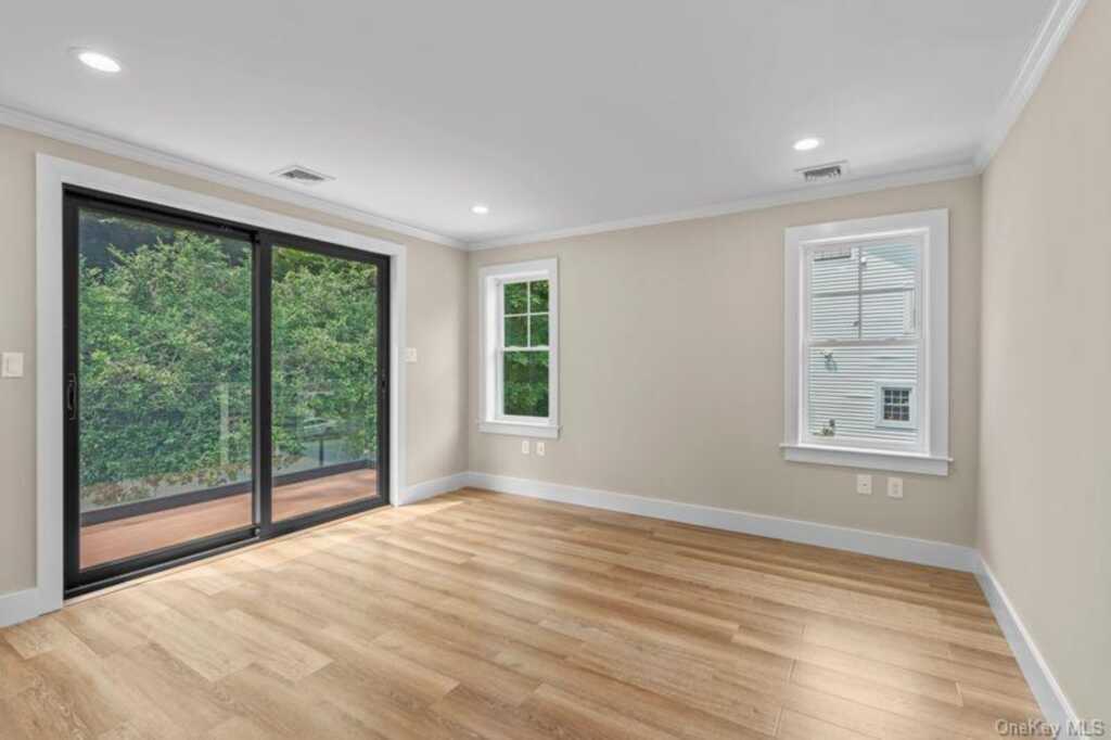 105 Valley Road, White Plains, NY 10604 - Photo 14 of 35