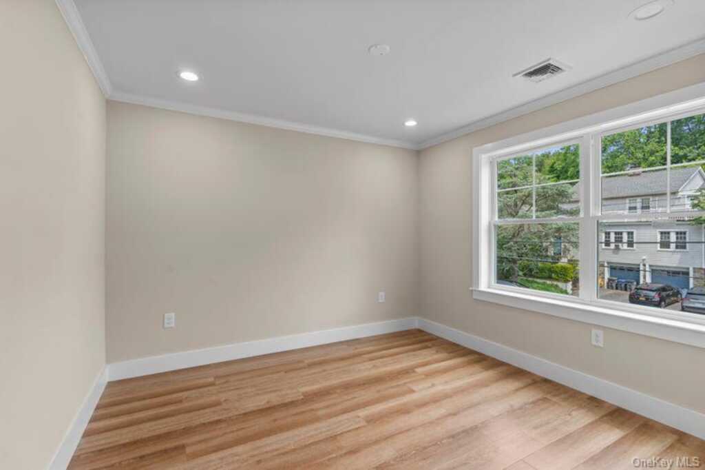 105 Valley Road, White Plains, NY 10604 - Photo 22 of 35