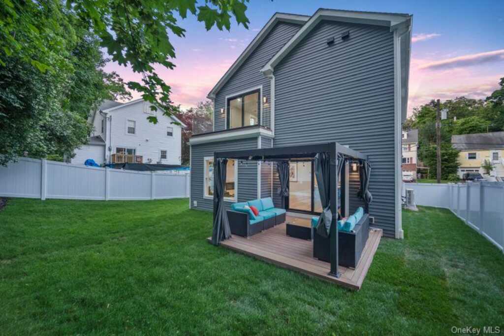105 Valley Road, White Plains, NY 10604 - Photo 29 of 35