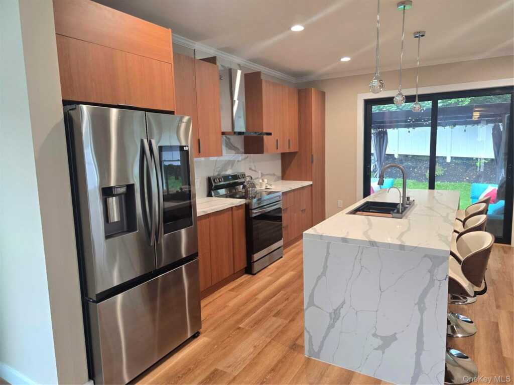 105 Valley Road, White Plains, NY 10604 - Photo 3 of 35