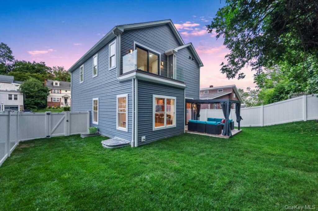 105 Valley Road, White Plains, NY 10604 - Photo 30 of 35