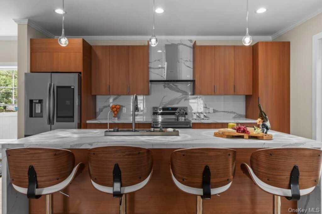 105 Valley Road, White Plains, NY 10604 - Photo 8 of 35