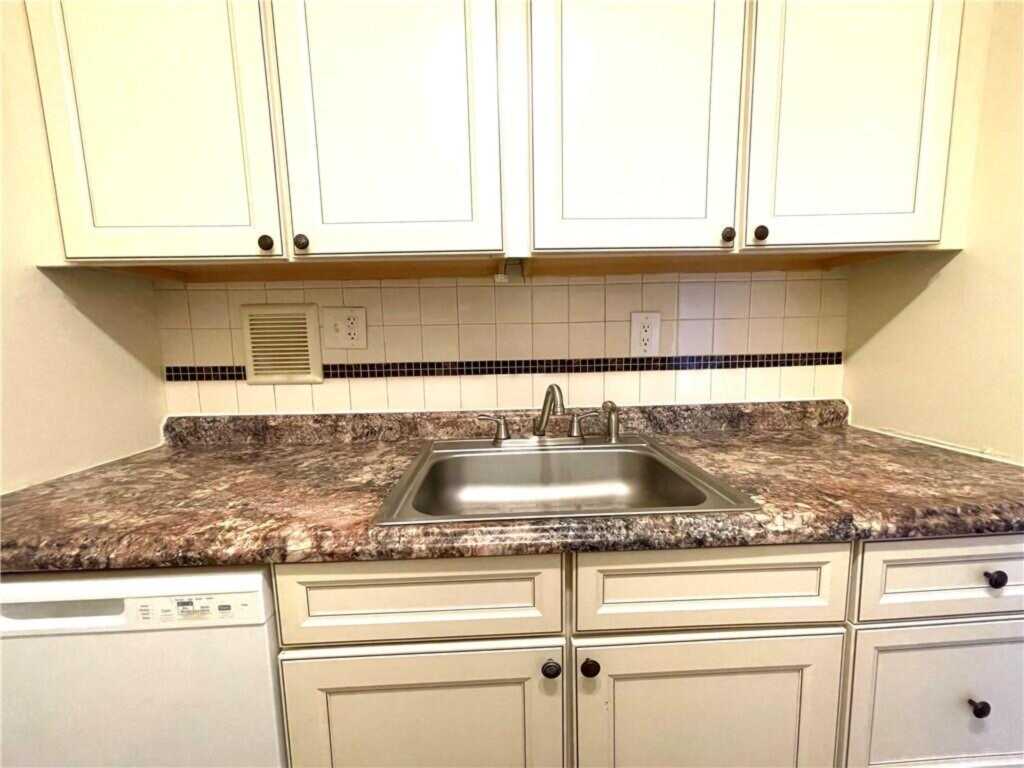 35 Park Avenue, Unit #2L, Suffern, NY 10901 - Photo 17 of 30