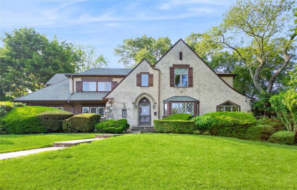 250 Paine Avenue, New Rochelle, NY 10804 - Photo 2 of 43