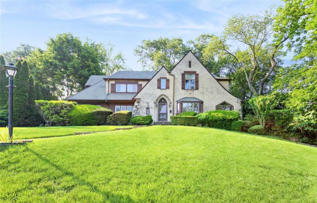 250 Paine Avenue, New Rochelle, NY 10804 - Photo 3 of 43