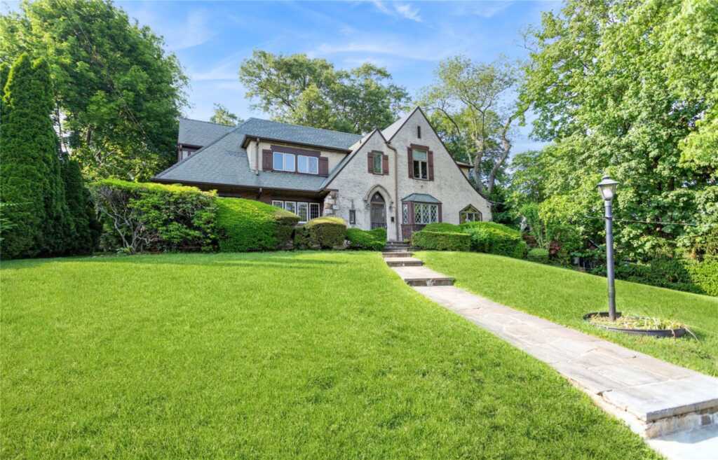 250 Paine Avenue, New Rochelle, NY 10804 - Photo 4 of 43