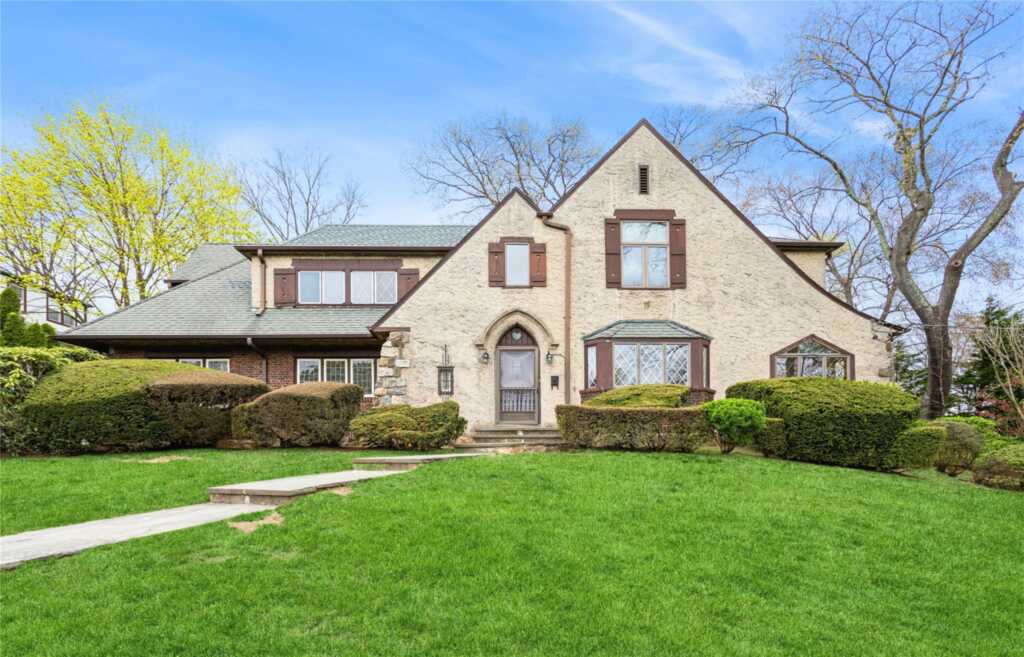 250 Paine Avenue, New Rochelle, NY 10804 - Photo 5 of 43