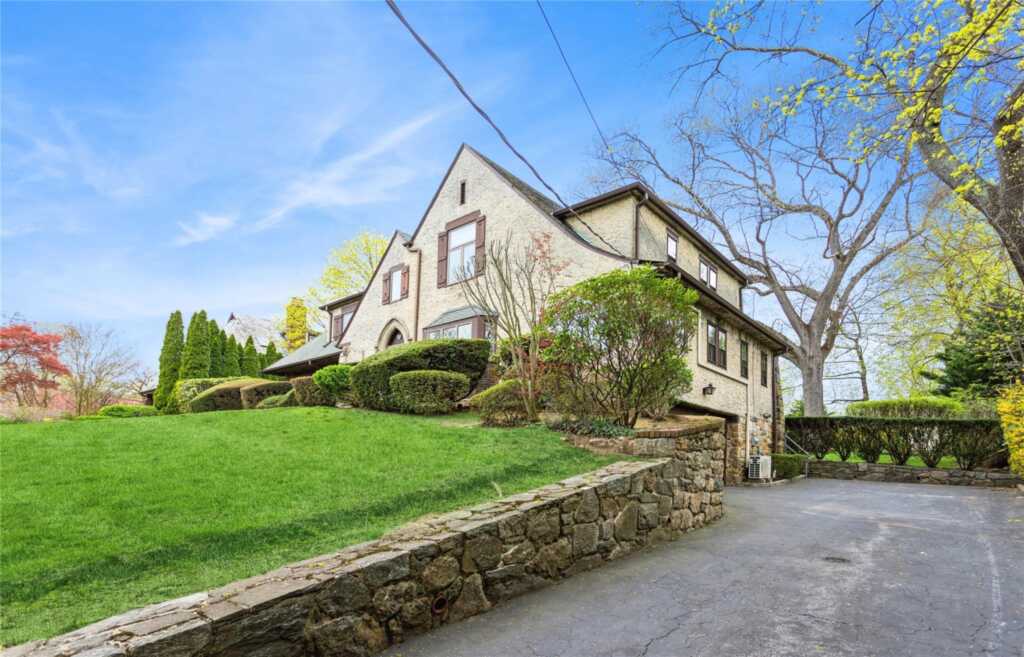 250 Paine Avenue, New Rochelle, NY 10804 - Photo 6 of 43