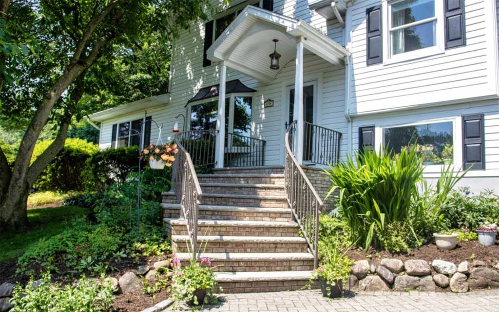 25 McKinley Street, Pearl River, NY 10965 - Photo 2 of 46