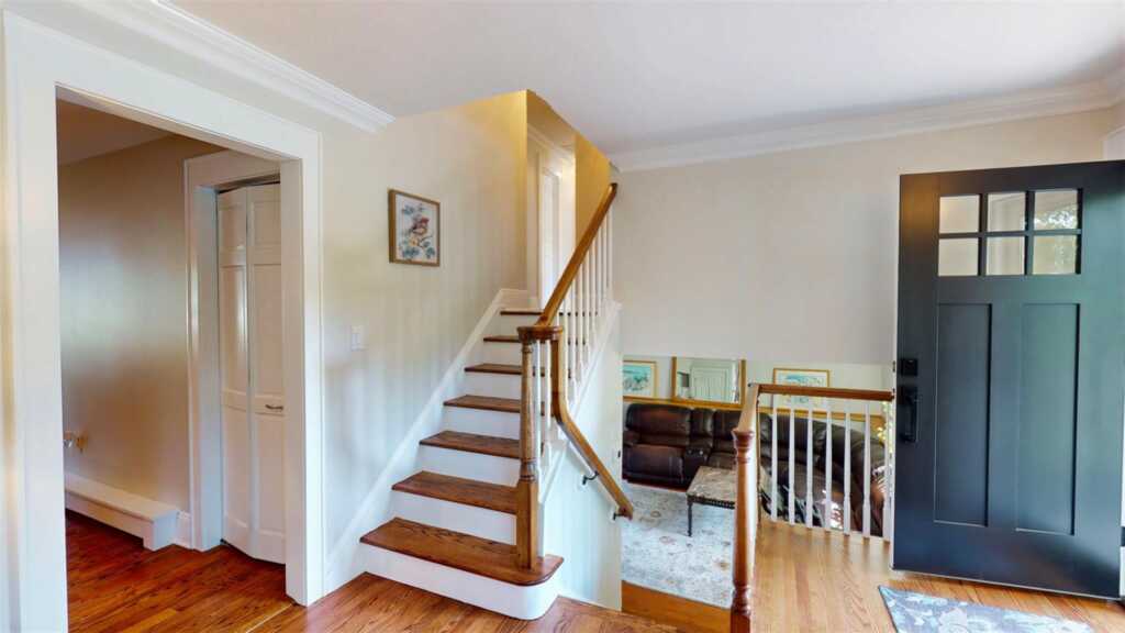 25 McKinley Street, Pearl River, NY 10965 - Photo 4 of 46