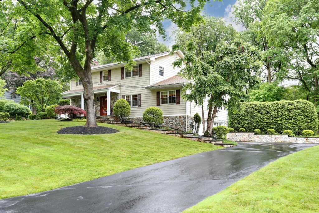 8 Salem Road, New City, NY 10956