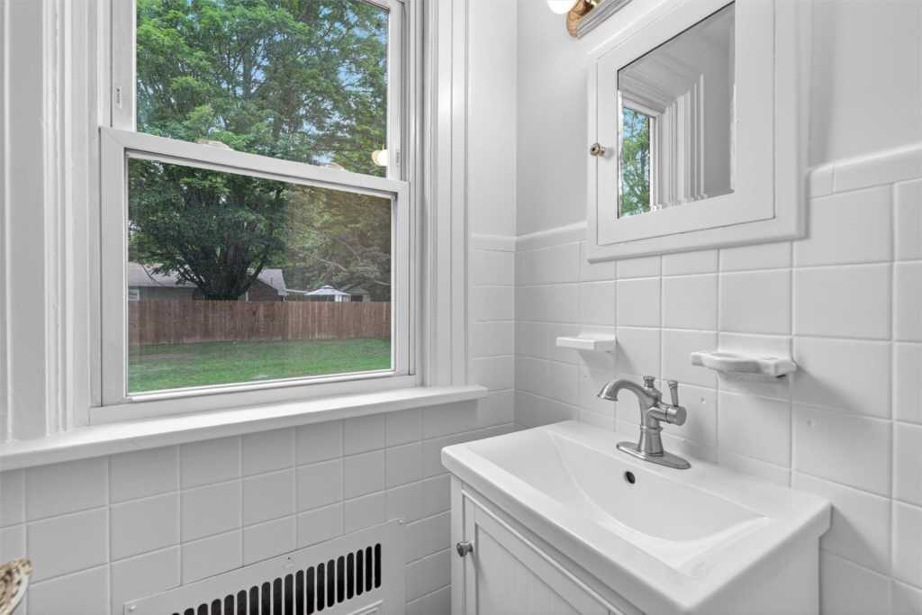 54 New Hempstead Road, New City, NY 10956 - Photo 11 of 34