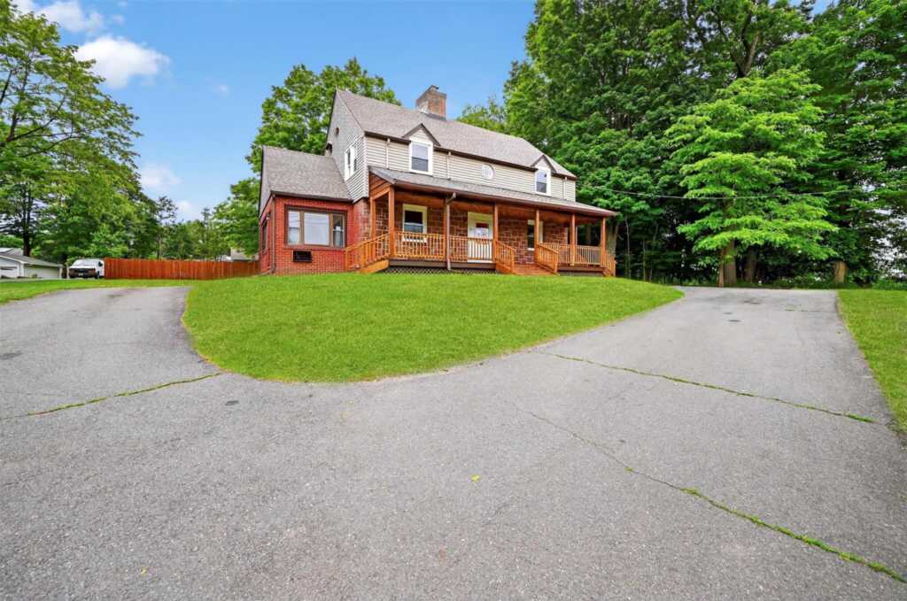 54 New Hempstead Road, New City, NY 10956 - Photo 2 of 34
