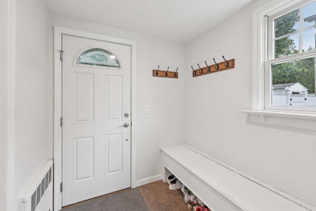 33 Chestnut Street, Pearl River, NY 10965 - Photo 11 of 36