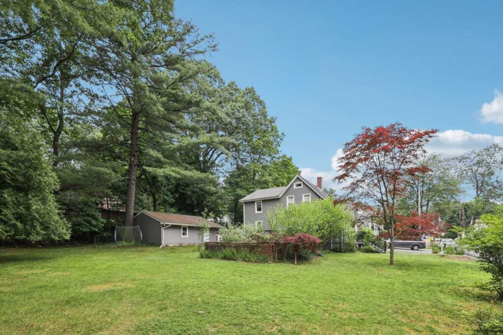 33 Chestnut Street, Pearl River, NY 10965 - Photo 2 of 36