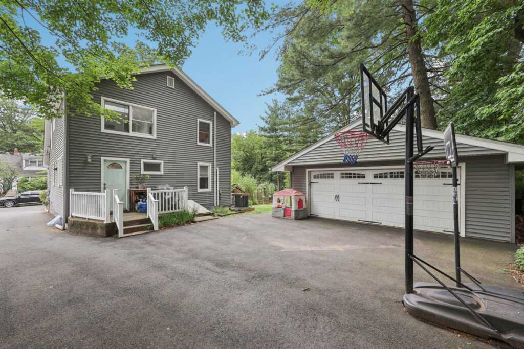 33 Chestnut Street, Pearl River, NY 10965 - Photo 29 of 36