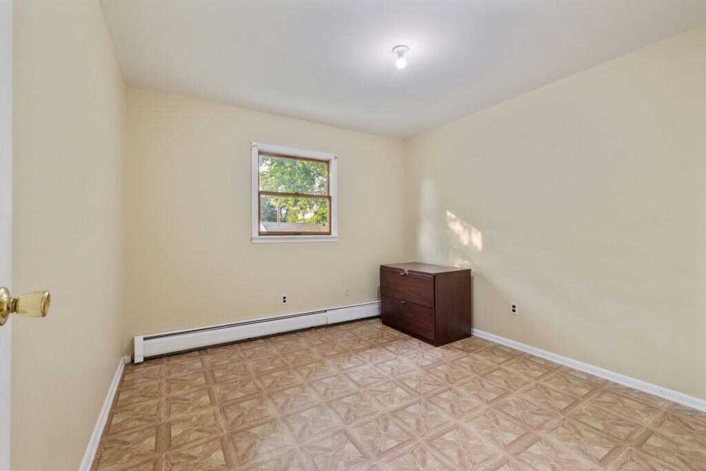12 Gillis Avenue, Nyack, NY 10960 - Photo 15 of 37