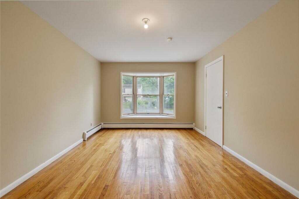 12 Gillis Avenue, Nyack, NY 10960 - Photo 4 of 37