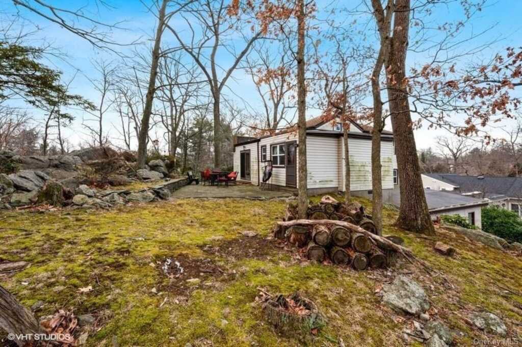 14 Rolling Way, New Rochelle, NY 10804 - Photo 17 of 27