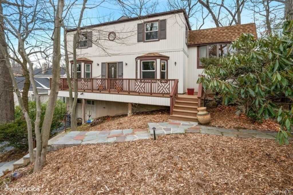14 Rolling Way, New Rochelle, NY 10804 - Photo 2 of 27