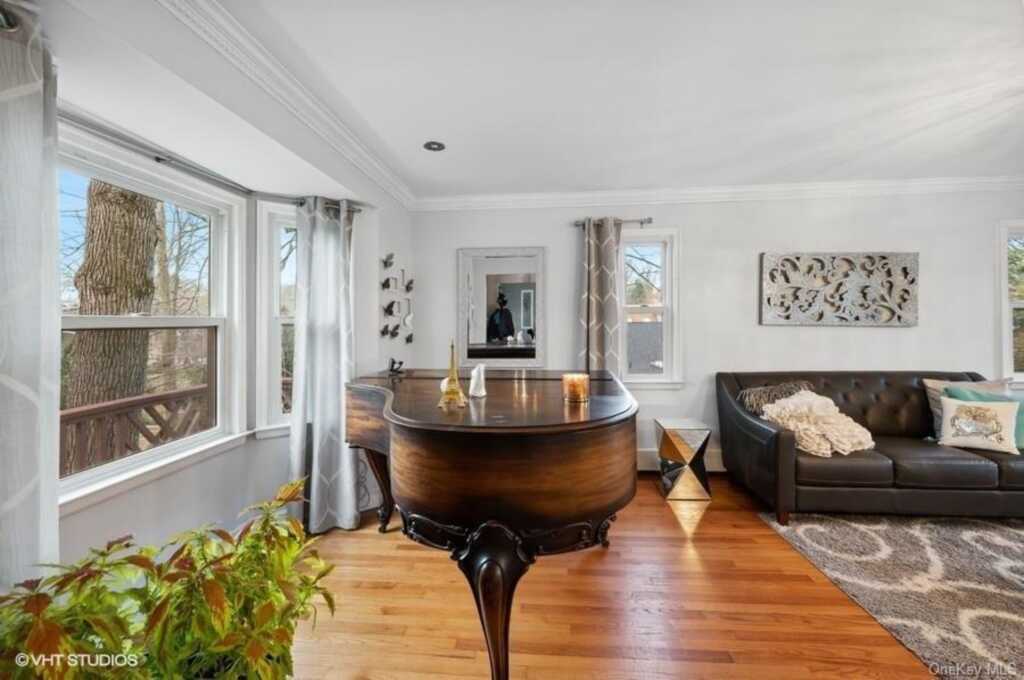 14 Rolling Way, New Rochelle, NY 10804 - Photo 7 of 27