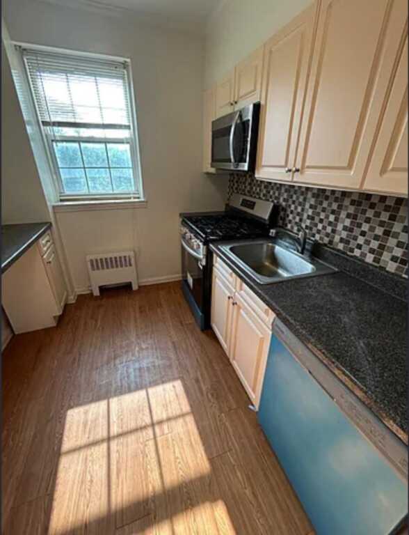 230 Pelham Road, Unit #3D, New Rochelle, NY 10805 - Photo 2 of 30