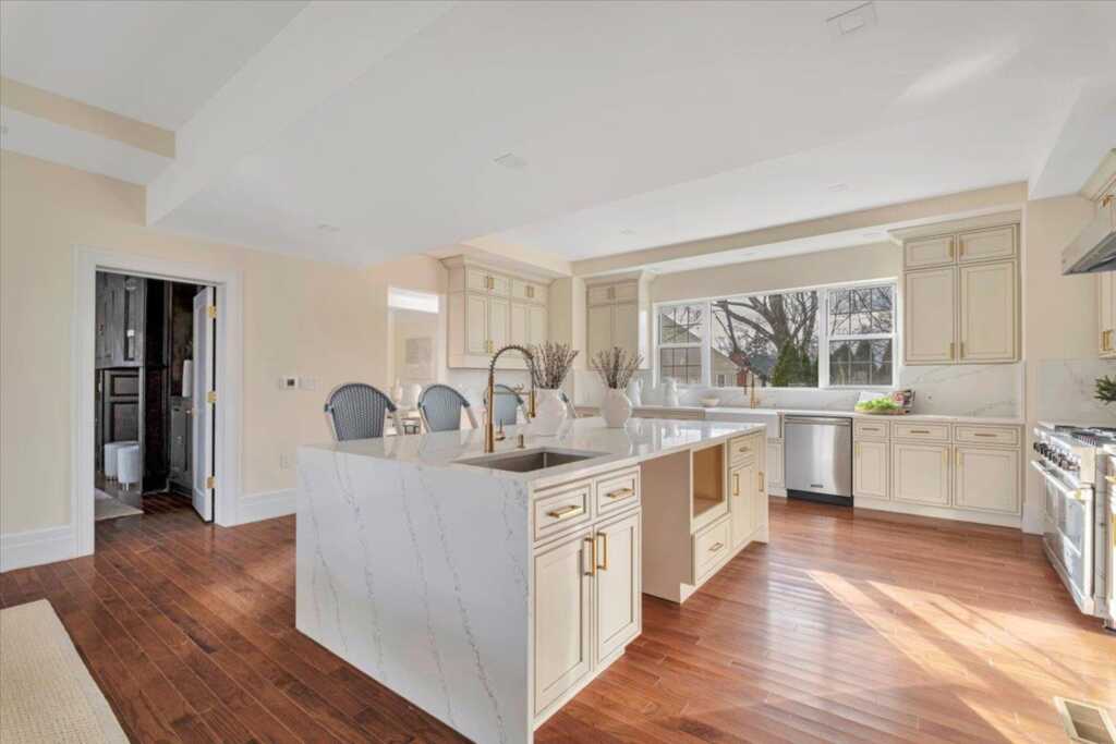 807 Weaver Street, New Rochelle, NY 10804 - Photo 14 of 36