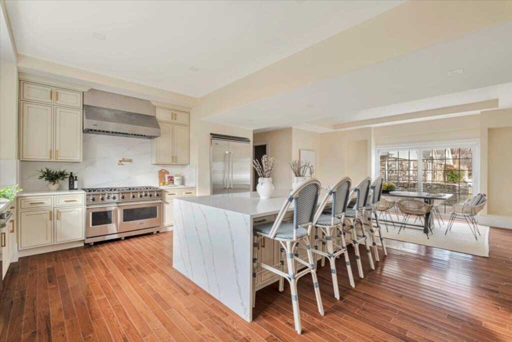 807 Weaver Street, New Rochelle, NY 10804 - Photo 15 of 36