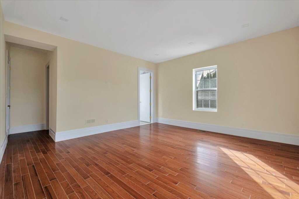 807 Weaver Street, New Rochelle, NY 10804 - Photo 17 of 36