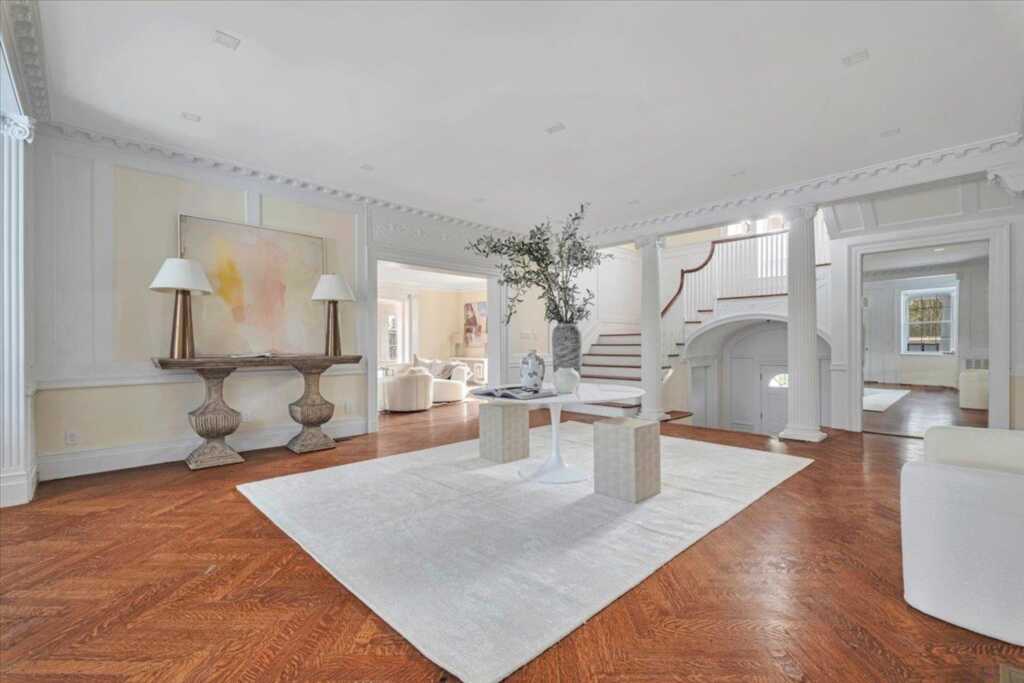 807 Weaver Street, New Rochelle, NY 10804 - Photo 3 of 36
