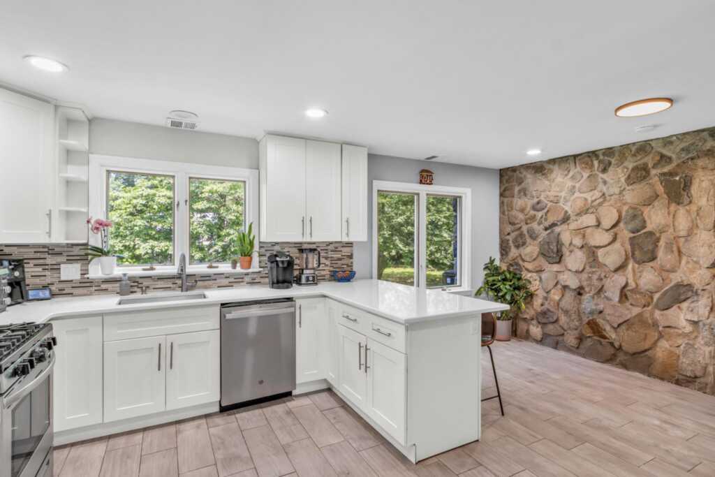 167 Grandview Avenue, Nanuet, NY 10954 - Photo 10 of 48