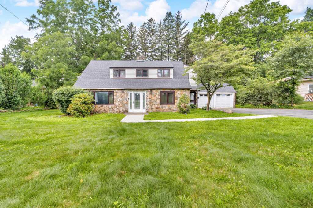 167 Grandview Avenue, Nanuet, NY 10954 - Photo 2 of 48