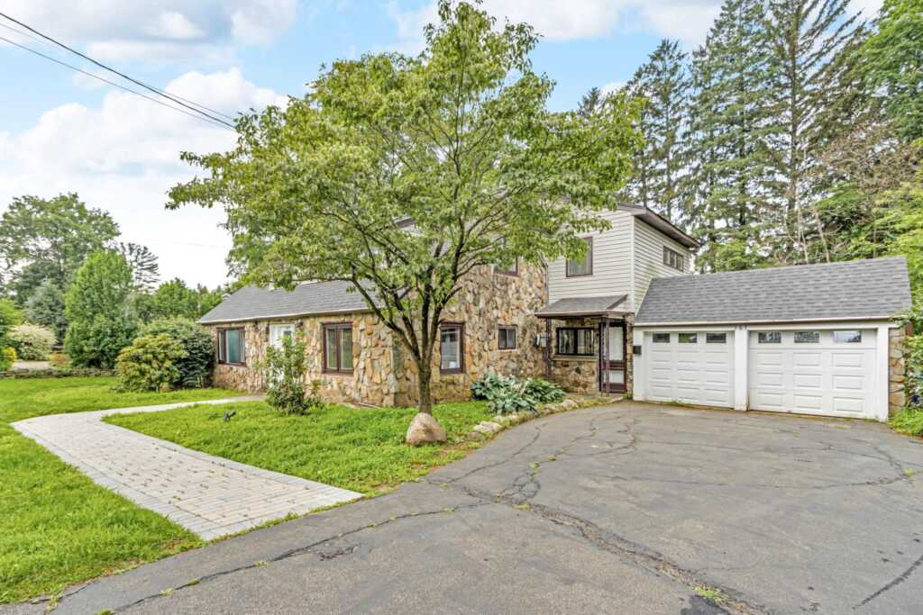 167 Grandview Avenue, Nanuet, NY 10954 - Photo 3 of 48