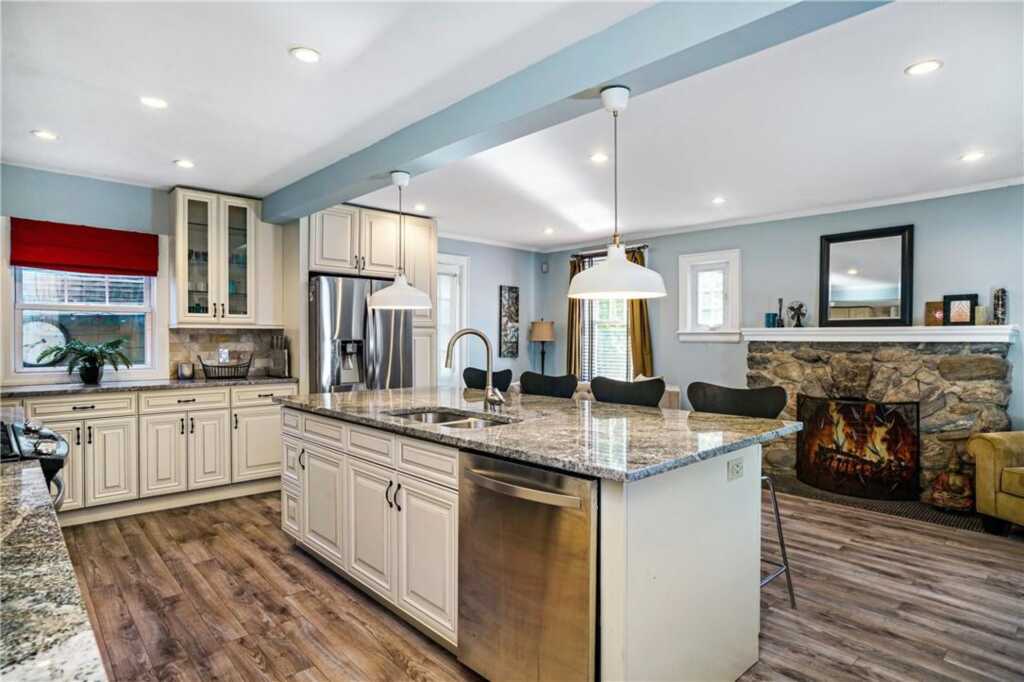 437 Carroll Avenue, Rye, NY 10543 - Photo 2 of 24