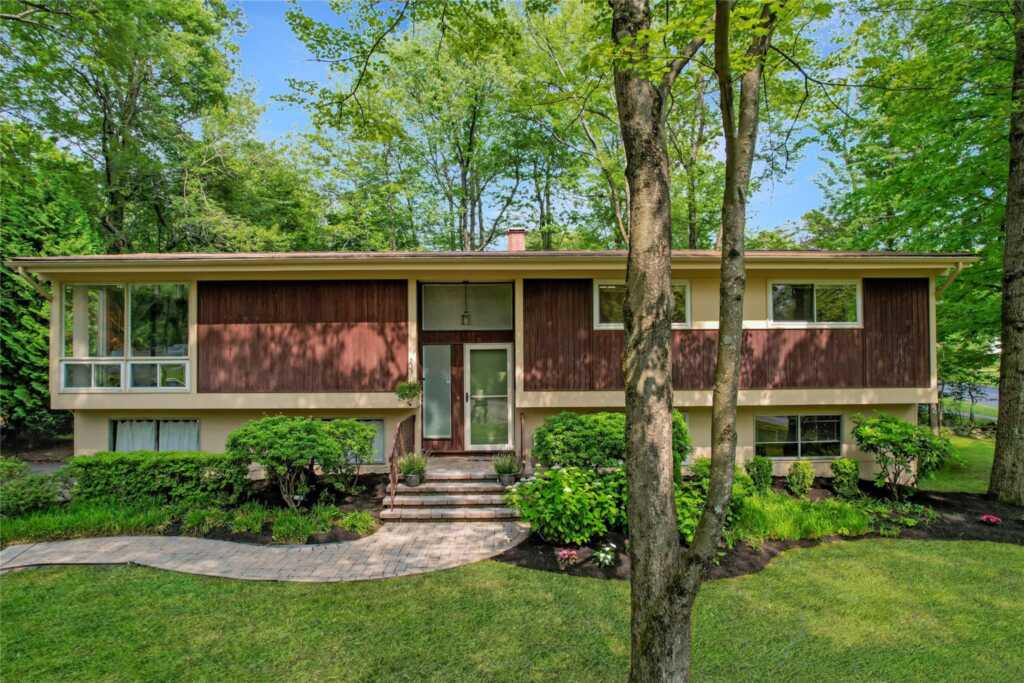 2 Hedge Row, New City, NY 10956