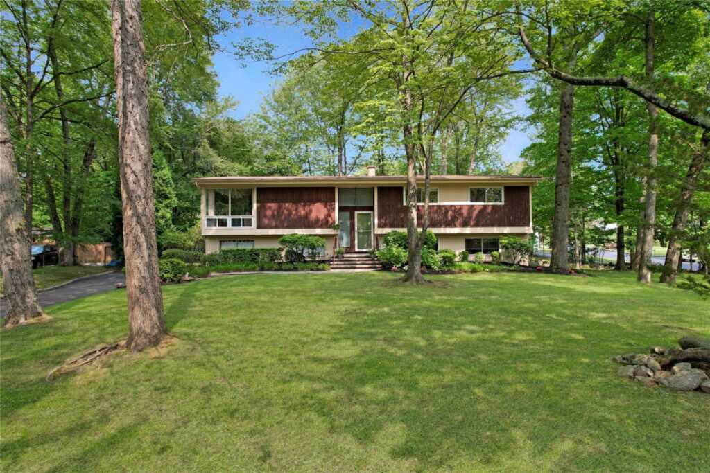 2 Hedge Row, New City, NY 10956 - Photo 2 of 46