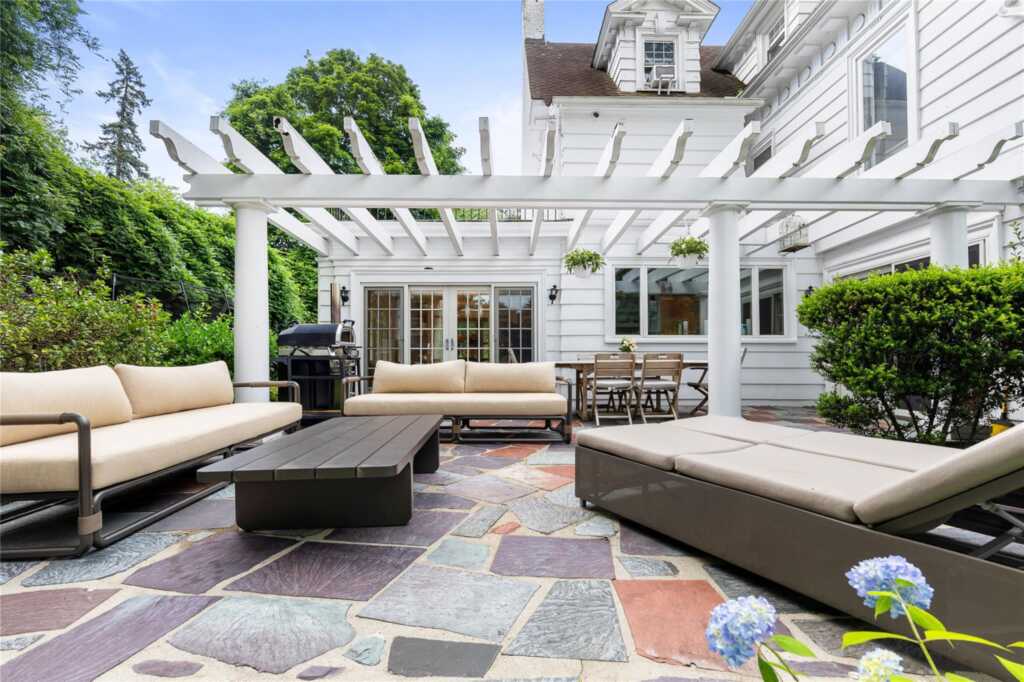 121 Overlook Circle, New Rochelle, NY 10804 - Photo 28 of 35
