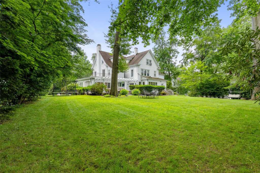 121 Overlook Circle, New Rochelle, NY 10804 - Photo 31 of 35