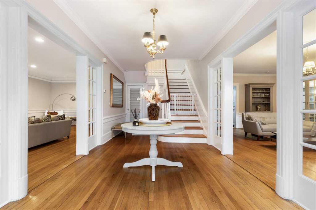 121 Overlook Circle, New Rochelle, NY 10804 - Photo 5 of 35