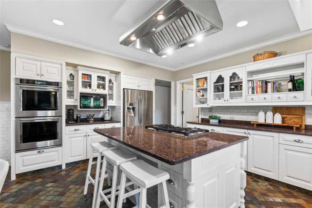 121 Overlook Circle, New Rochelle, NY 10804 - Photo 8 of 35