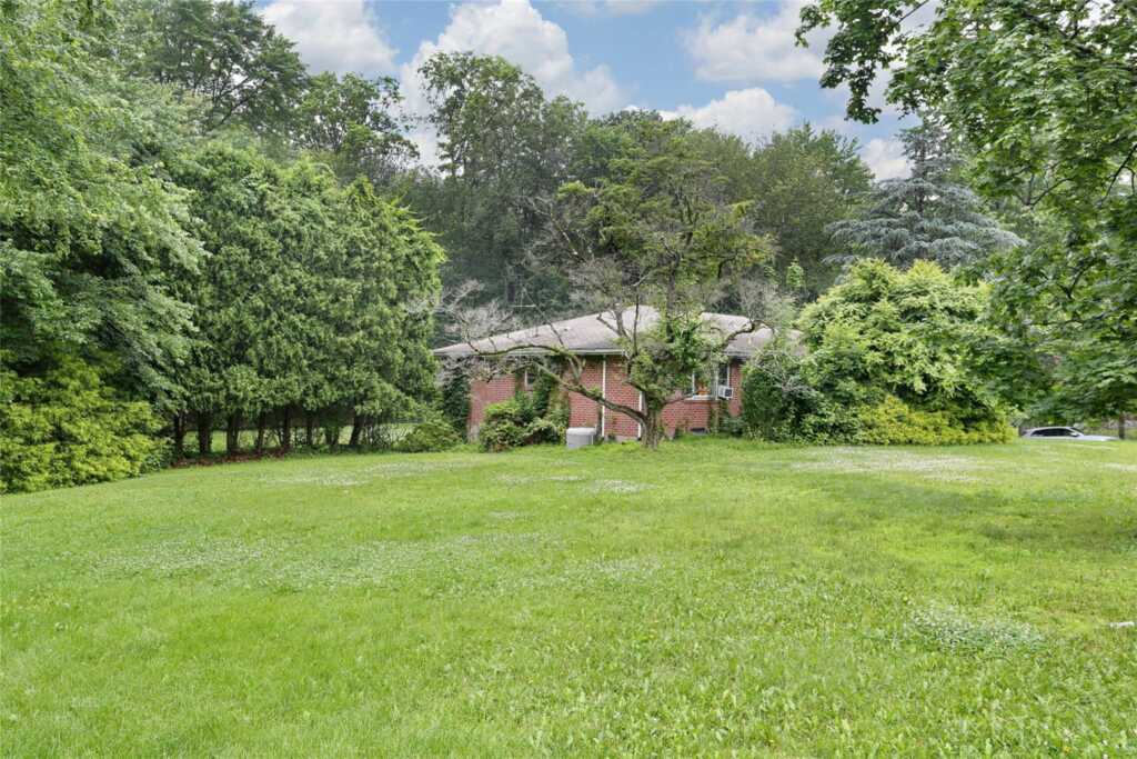 61 Buena Vista Road, New City, NY 10956
