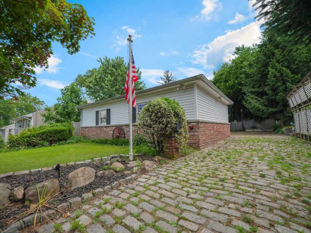 19 Orchard Street, Nanuet, NY 10954 - Photo 3 of 27