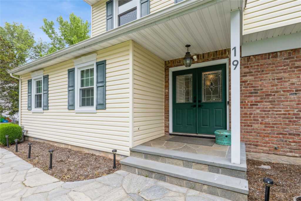 19 Christie Drive, New City, NY 10956 - Photo 3 of 44
